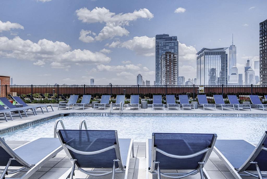 Global Luxury Suites At Newport Jersey City Exteriör bild
