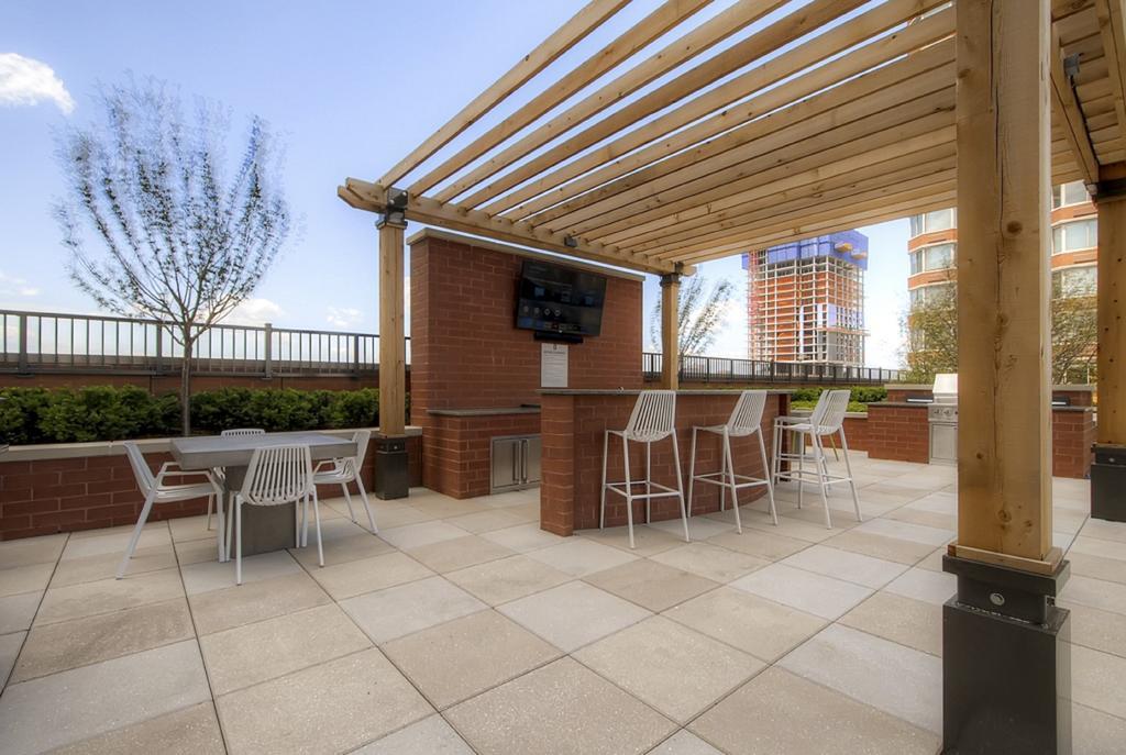 Global Luxury Suites At Newport Jersey City Exteriör bild