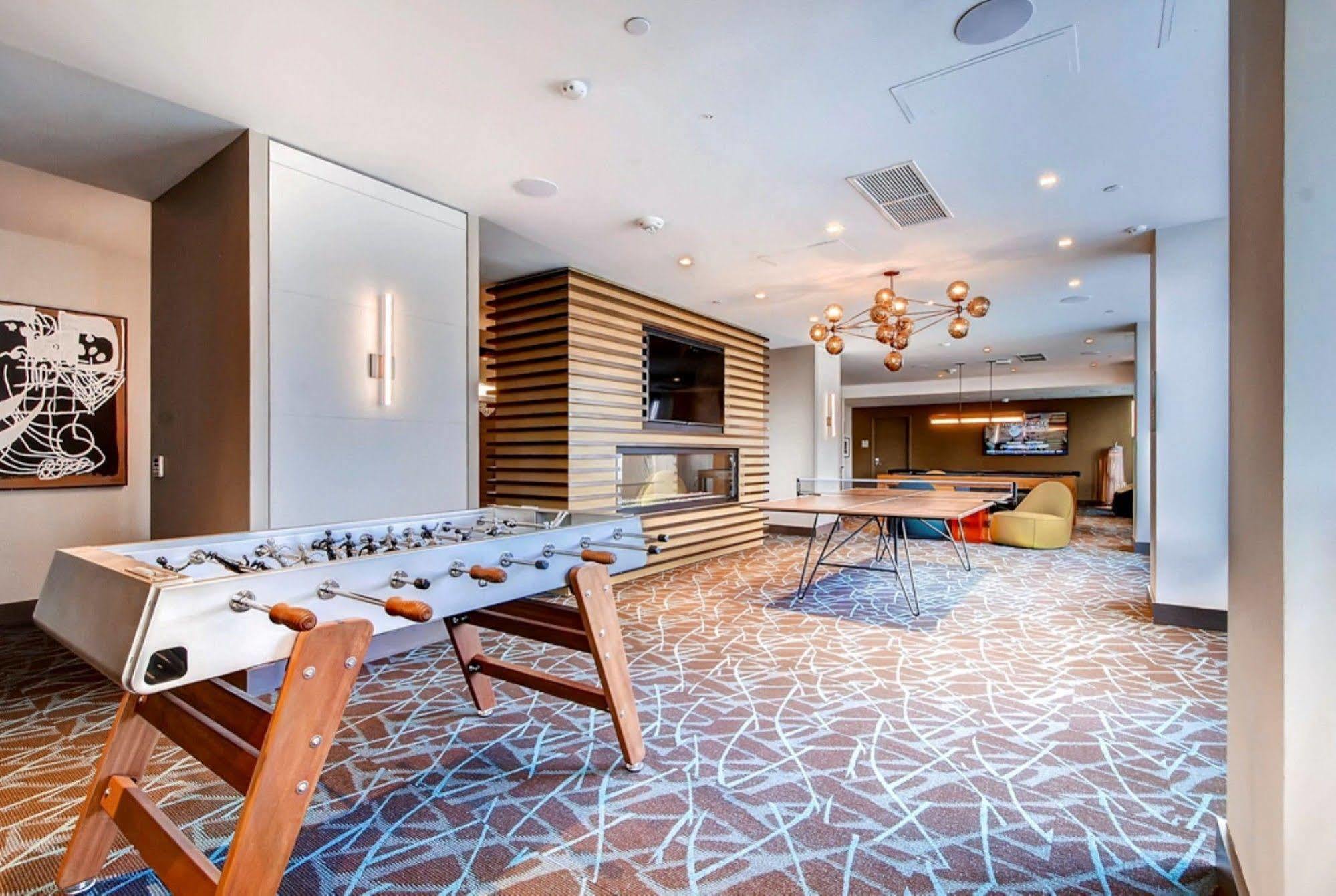 Global Luxury Suites At Newport Jersey City Exteriör bild