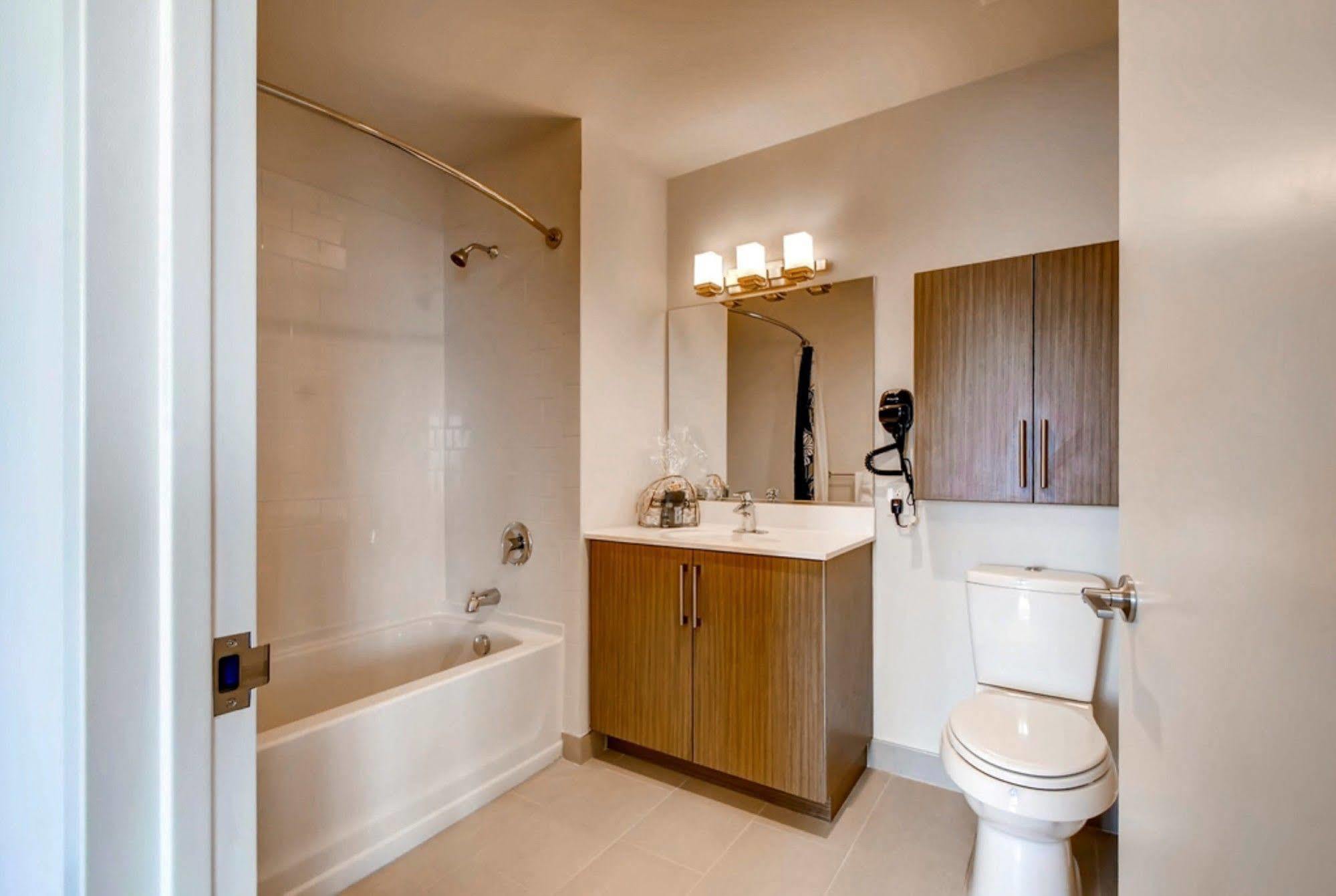 Global Luxury Suites At Newport Jersey City Exteriör bild